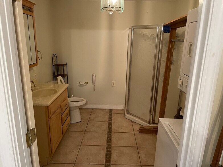 More Photos Of 904 W 3rd St, Washington Office For Sale