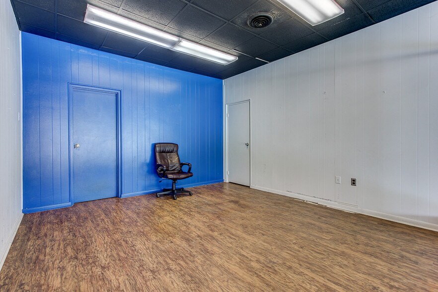 More Photos Of 709 New Franklin Rd, Lagrange Freestanding For Lease