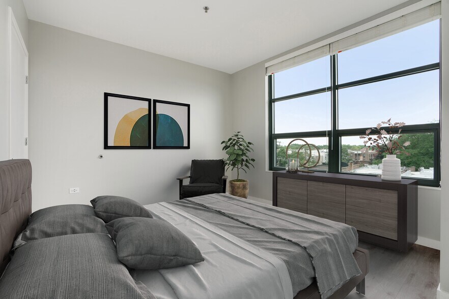 More Photos Of 6418 N Sheridan Rd, Chicago Apartments For Lease