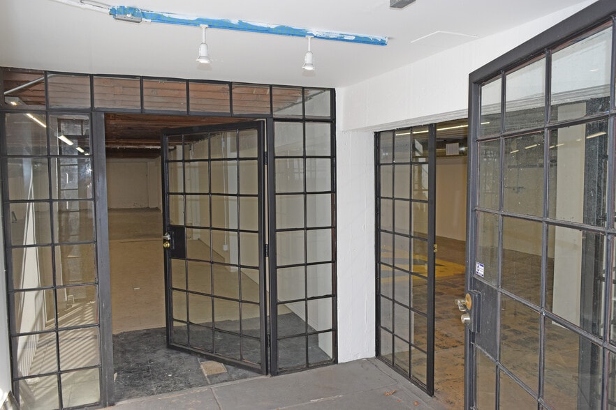 More Photos Of 7900-7914 Santa Monica Blvd, West Hollywood Storefront Retail Office For Lease