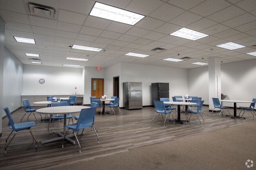 More Photos Of 999 Stewart Ave, Bethpage Office For Lease