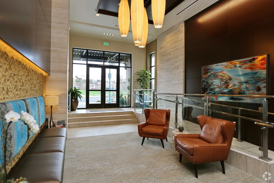 More Photos Of 324 Central Way, Kirkland Apartments For Lease