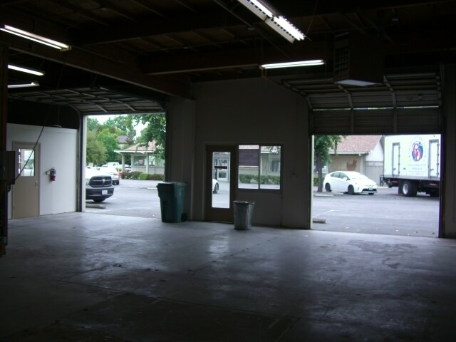 More Photos Of 716 San Antonio Rd, Palo Alto Manufacturing For Lease