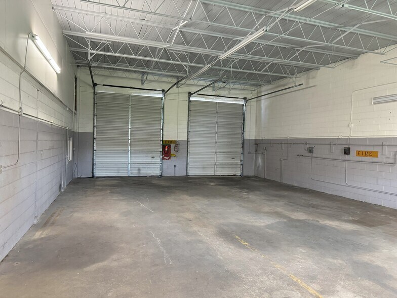 More Photos Of 115 Broadhurst Rd, Jacksonville Warehouse For Lease