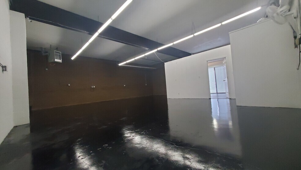 More Photos Of 1819 Central Ave S, Kent Light Distribution For Lease