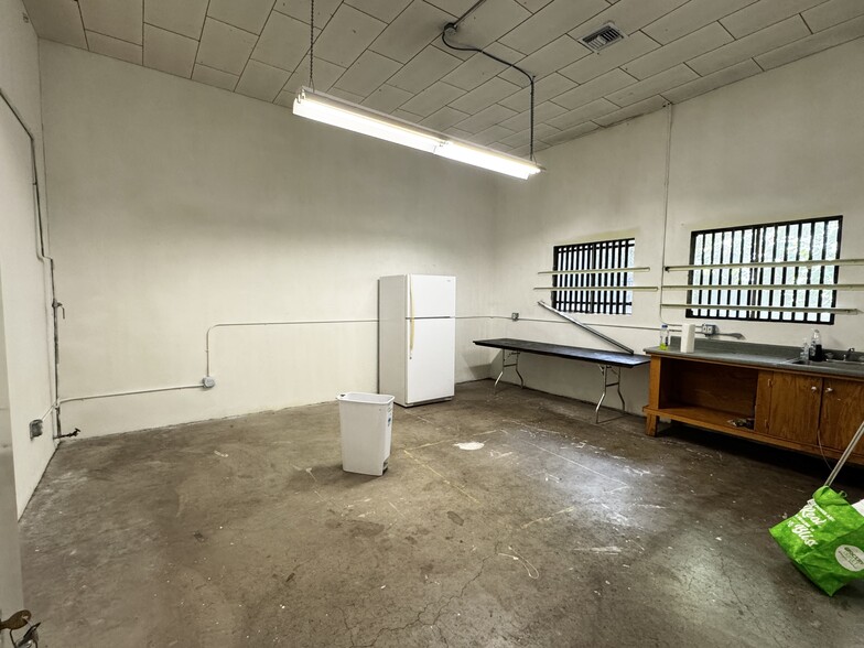 More Photos Of 3747 SE Hawthorne Blvd, Portland Storefront For Sale