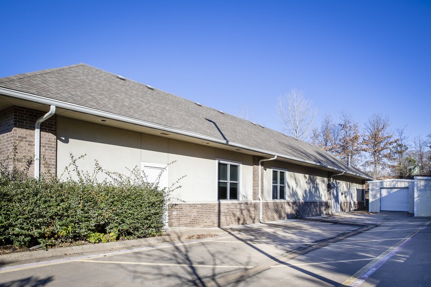 More Photos Of 1220 Reba McEntire Ln, Denison Medical For Sale