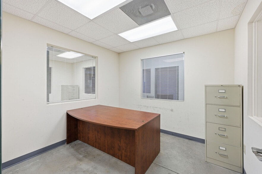 More Photos Of 3743 Old Flowery Branch Rd, Oakwood Warehouse For Lease