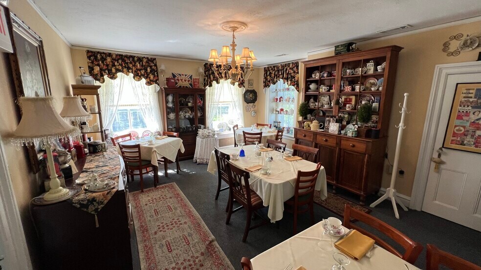 More Photos Of 2 Main St, Flemington Restaurant For Lease