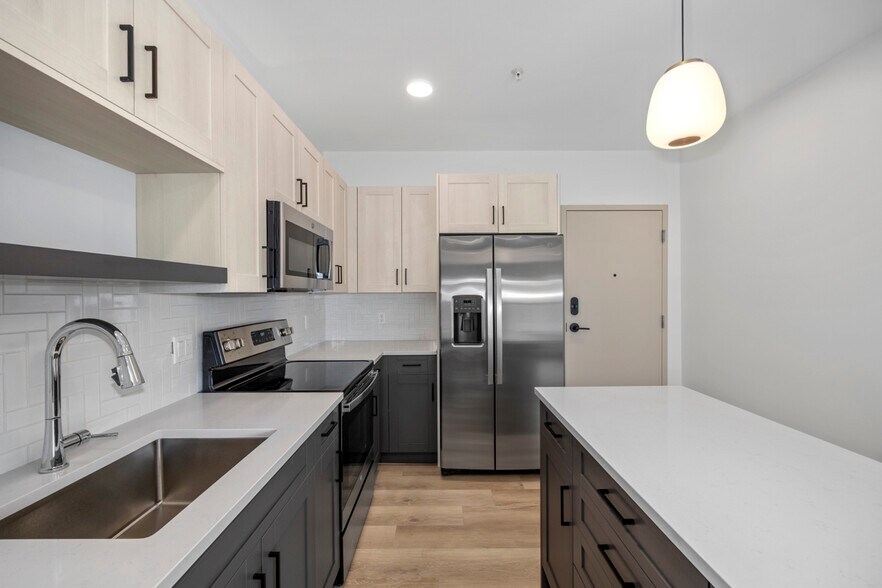 More Photos Of 27 S Squirrel Rd, Auburn Hills Coworking Space