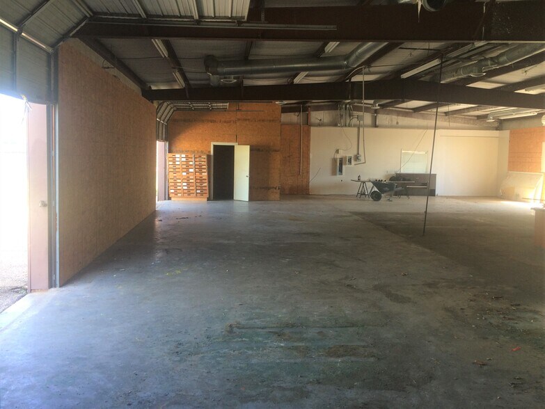 More Photos Of 110 Post Office Dr, Hewitt Warehouse For Lease