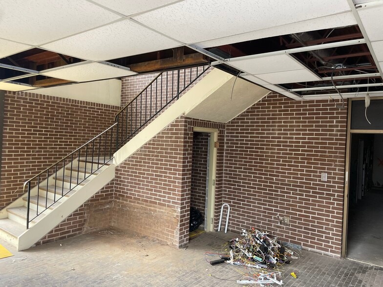 More Photos Of 2981 Church St, East Point Medical For Sale