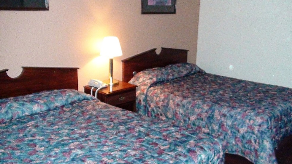 More Photos Of 265 Colonels Dr, Columbus Junction Hotel For Sale