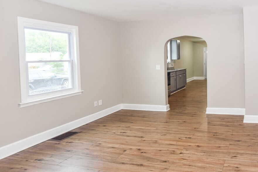 More Photos Of 15 Sollers Point Rd, Dundalk Multifamily For Sale