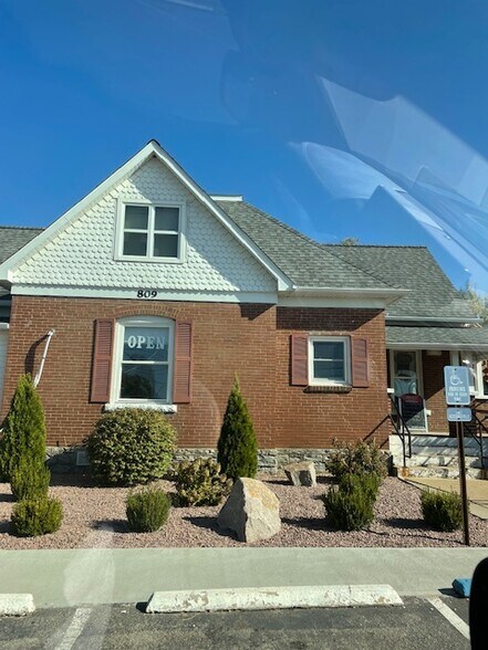 More Photos Of 809 E Karsch Blvd, Farmington Restaurant For Sale