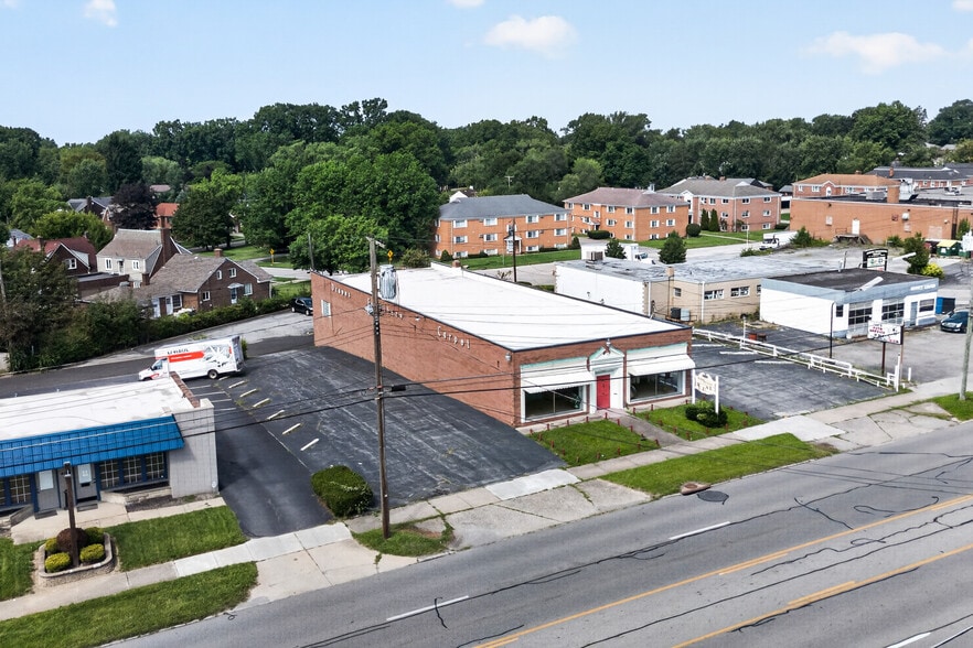 More Photos Of 4120 Market St, Youngstown Freestanding For Sale