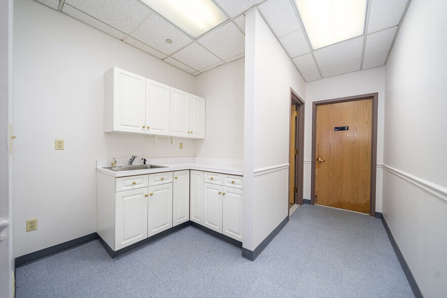 More Photos Of 1310 5th St, North Bergen Medical For Lease