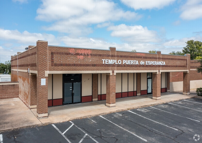 More Photos Of 1006 E Yager Ln, Austin Unknown For Lease