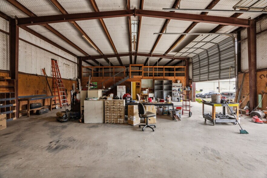 More Photos Of 449 National Dr, Rockwall Warehouse For Sale