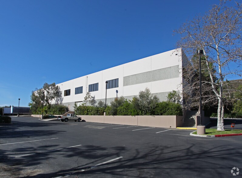 More Photos Of 3050 E Hillcrest Dr, Westlake Village Light Manufacturing For Sale