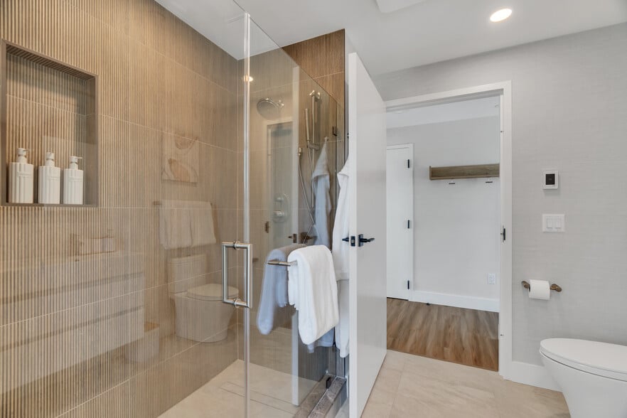 More Photos Of 32 Broadway Ave, Mystic Hotel For Sale