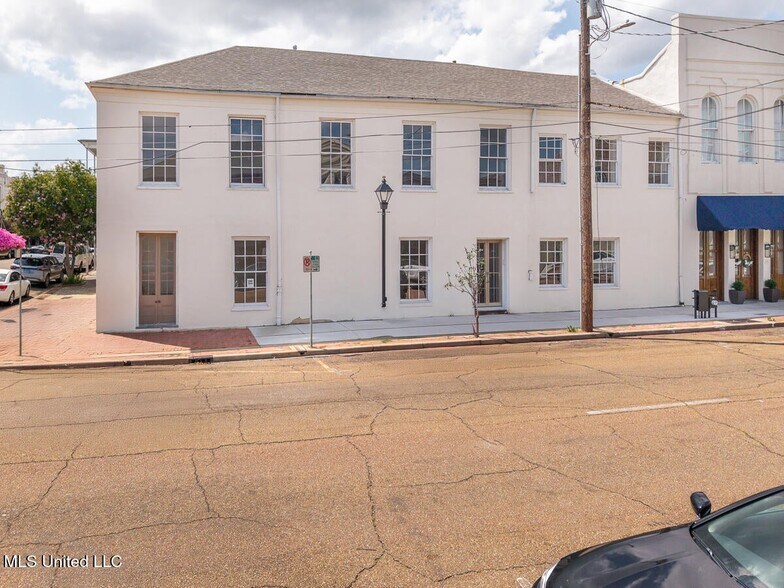 More Photos Of 433 Main St, Natchez Freestanding For Sale