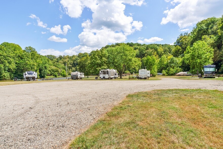 More Photos Of 1 Greenwood Ln, Clarksville Multifamily For Sale