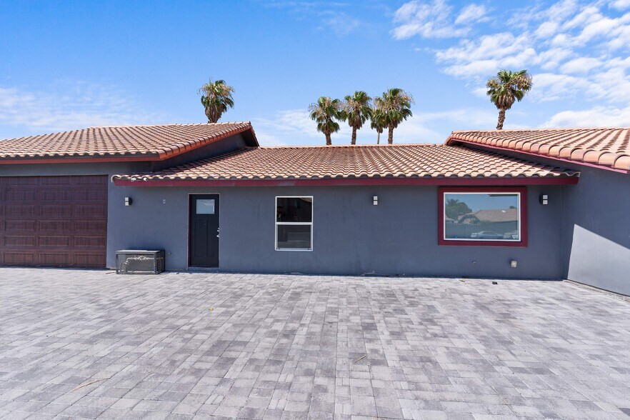 Primary Photo Of 6470 W Desert Inn Rd, Las Vegas Coworking Space