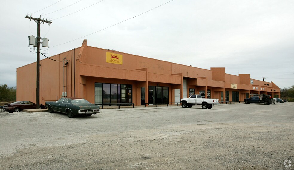 More Photos Of 3911-3929 E IH-10, San Antonio Light Manufacturing For Lease