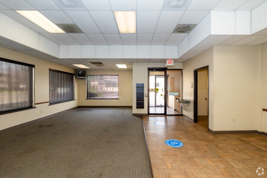 More Photos Of 2535 E Lincoln St, Wichita Medical For Lease