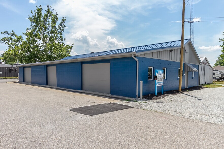 More Photos Of 925 Virginia St, Shelbyville Warehouse For Lease