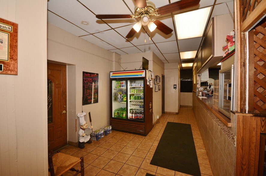 More Photos Of 848-850 Allegheny River Blvd, Oakmont Storefront Retail Residential For Lease