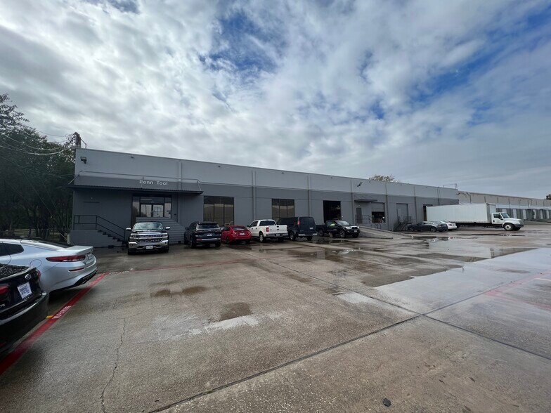More Photos Of 16920 Texas Ave, Webster Warehouse For Lease
