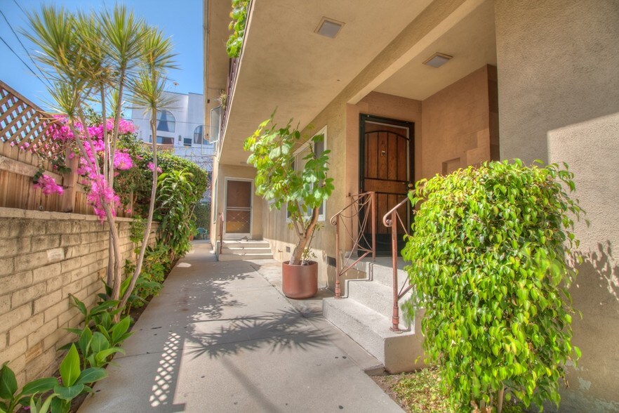 More Photos Of 1421 S Shenandoah St, Los Angeles Apartments For Sale