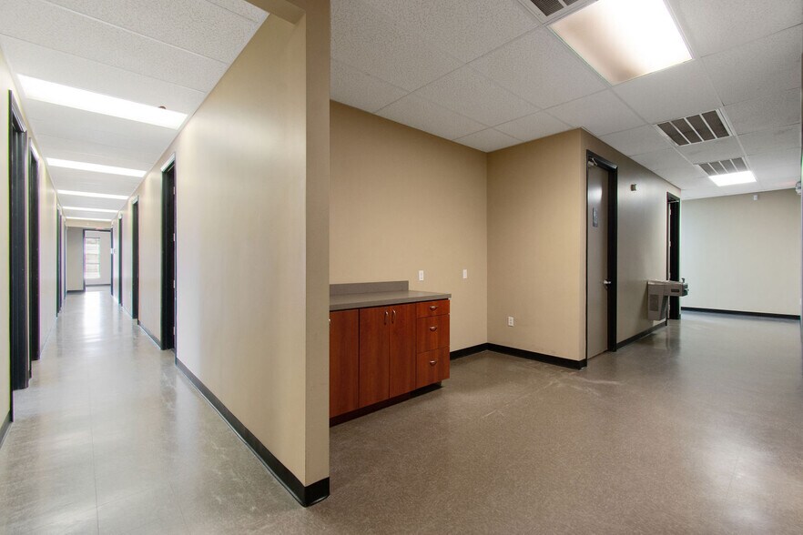 More Photos Of 21755 N I-45 Fwy, Spring Flex For Sale