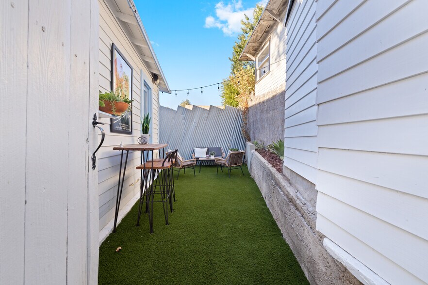 More Photos Of 1545 Duane St, Los Angeles Multifamily For Sale