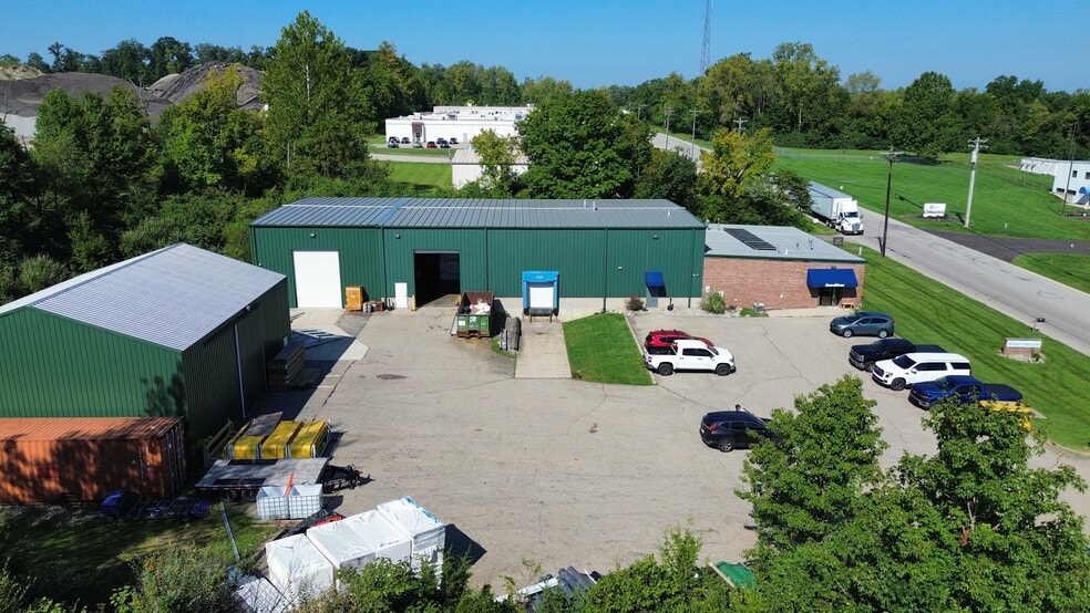More Photos Of 319 Industrial Dr, Franklin Warehouse For Lease