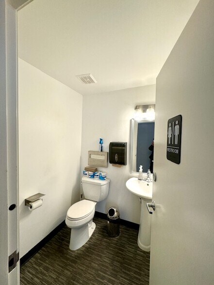 More Photos Of 1648 10th St, Santa Monica Loft Creative Space For Sale