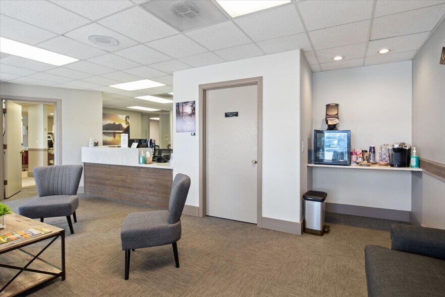 More Photos Of 19230 SE McLoughlin Blvd, Gladstone Medical For Sale