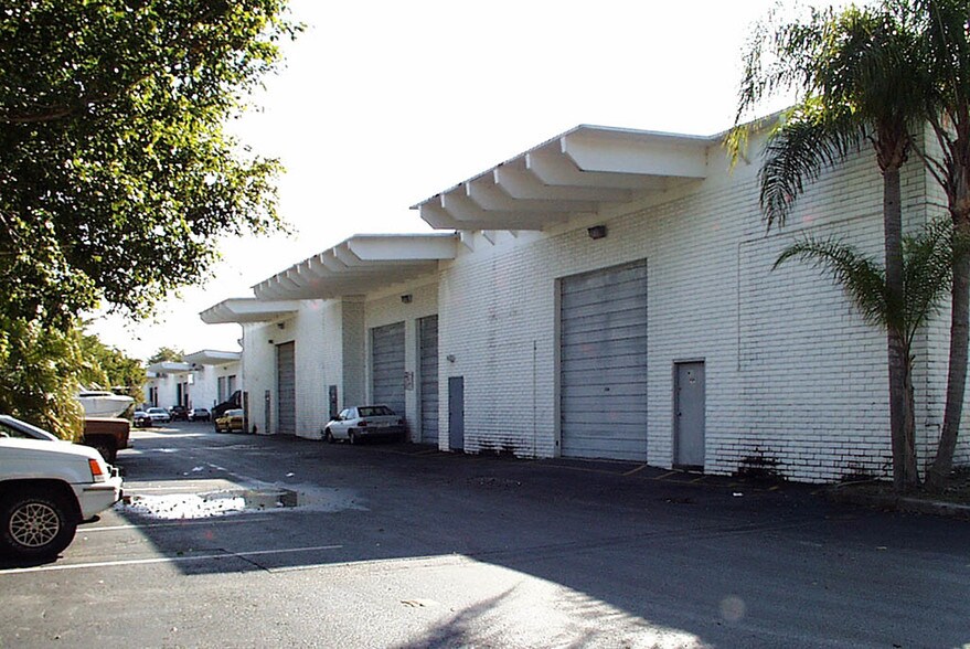 More Photos Of 10001 NW 50th St, Sunrise Light Manufacturing For Lease