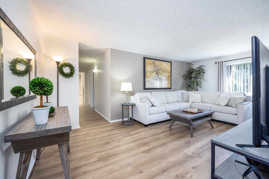 More Photos Of 815 E Grandview Blvd, Erie Apartments For Sale