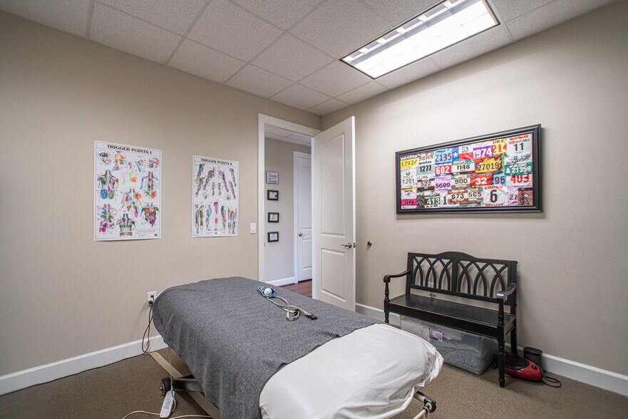 More Photos Of 2219 Sawdust Rd, The Woodlands Office For Sale