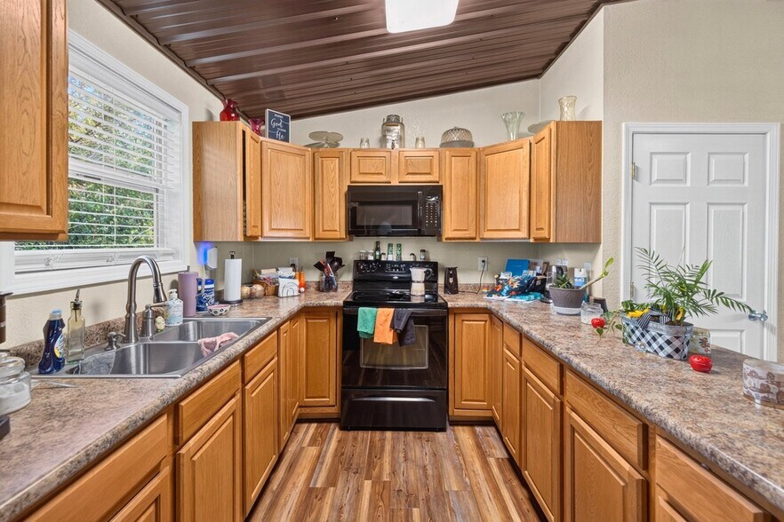 More Photos Of 4925 Hooper Hwy, Cosby Flex For Sale
