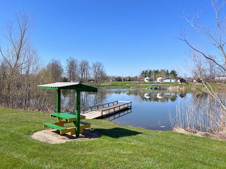 More Photos Of 3559 N US Highway 41, Bloomingdale Trailer Camper Park For Sale