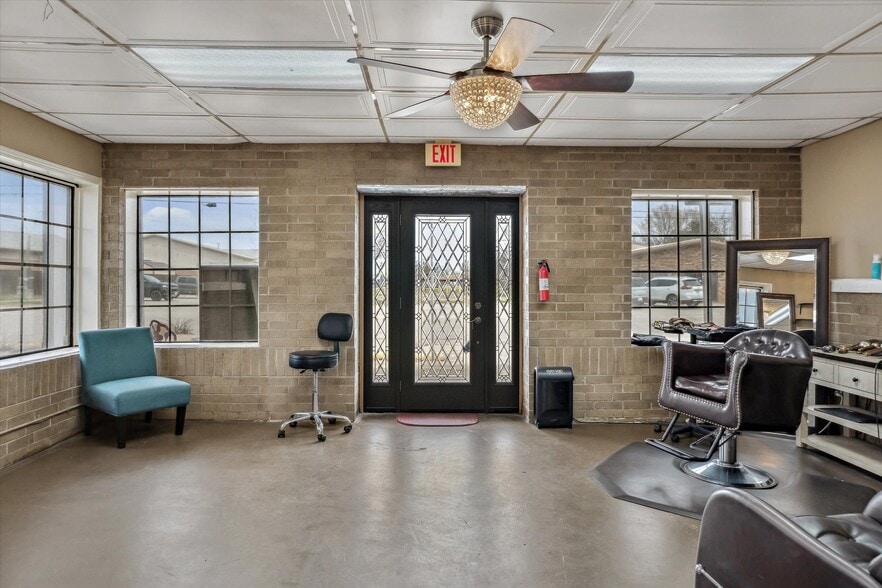 More Photos Of 100 S Main St, Crandall Storefront Retail Residential For Sale