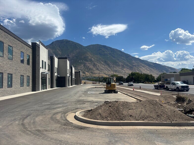 More Photos Of 633 E Lakeview Pky, Provo Industrial For Lease