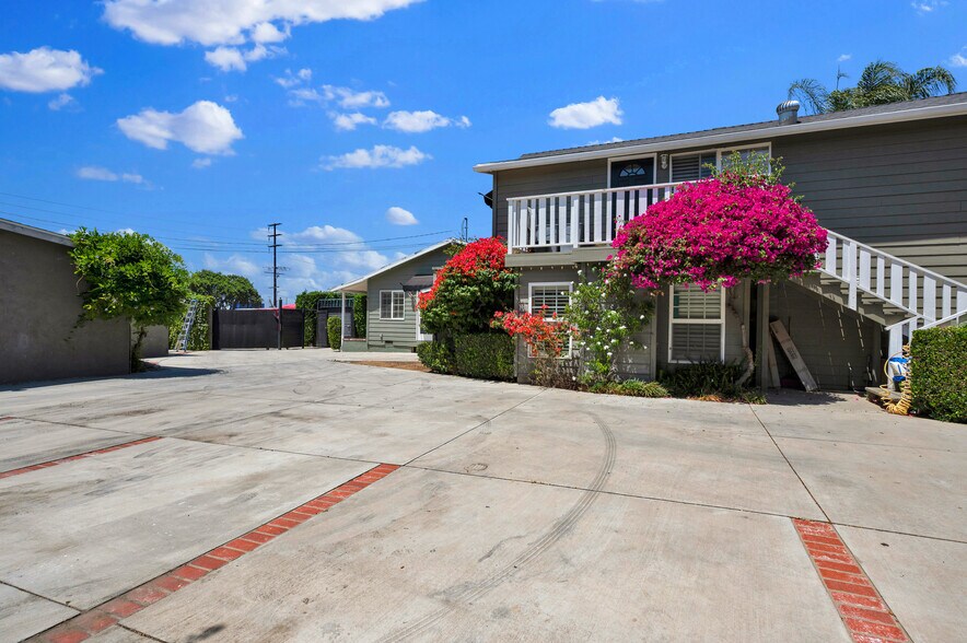 More Photos Of 801 W Whittier Blvd, La Habra Storefront Retail Residential For Sale