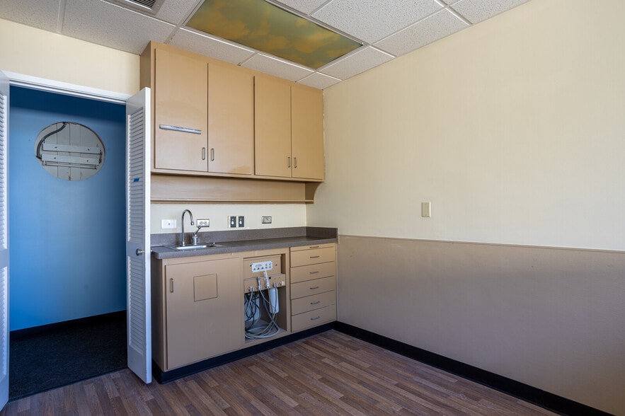 More Photos Of 15835 Pomerado Rd, Poway Unknown For Lease