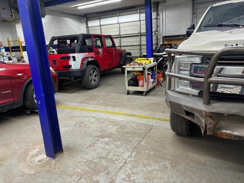 More Photos Of 13417 E 8 Mile Rd, Warren Warehouse For Lease