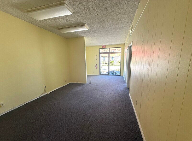 More Photos Of 430 Oakridge Blvd, Daytona Beach Office For Sale